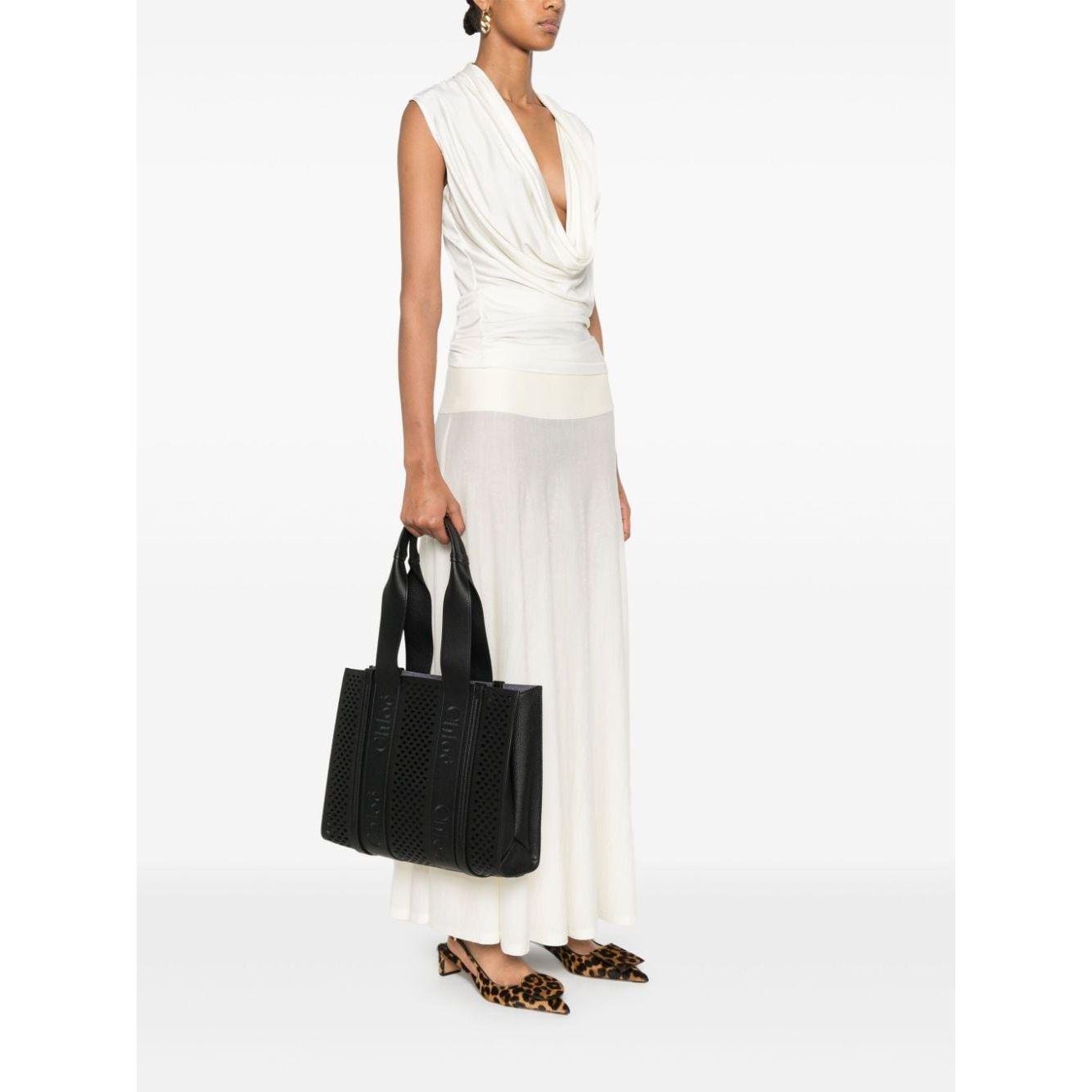 Chloè Woody Perforated Leather Tote Bag in Black Shopper Chloè White Smoke
