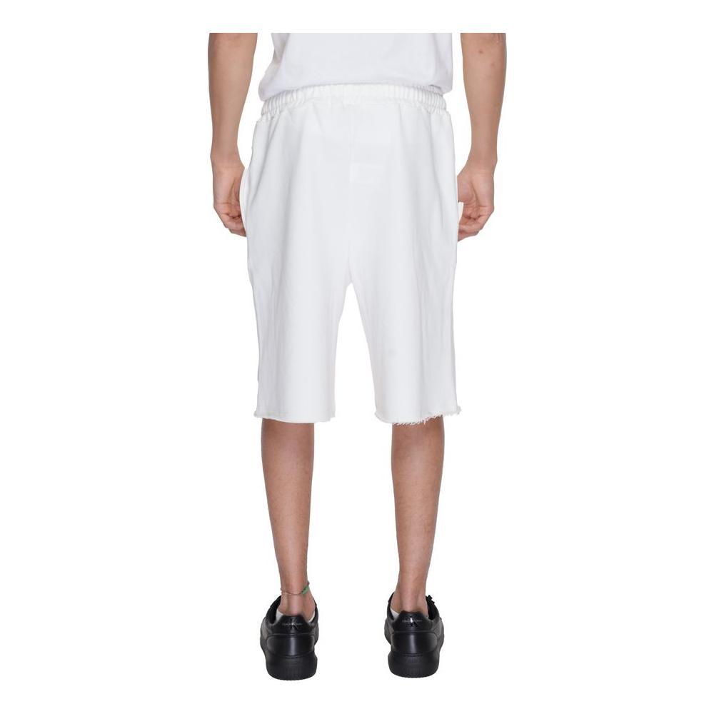 Back view of men's white cotton Bermuda shorts, part of Underclub's Spring/Summer collection, featuring a comfortable fit.