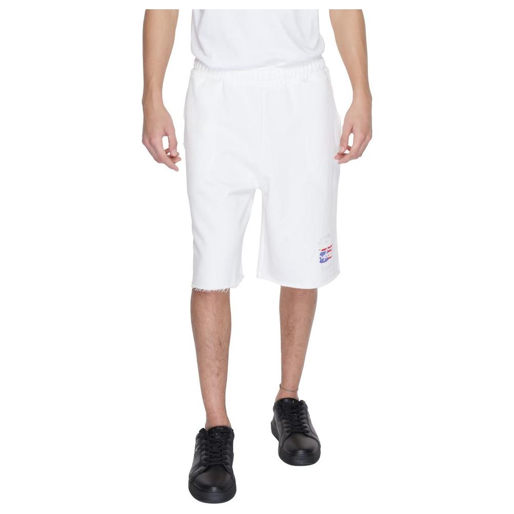 Men's white cotton Bermuda shorts, spring/summer collection, featuring elastic waist, ideal for casual wear.