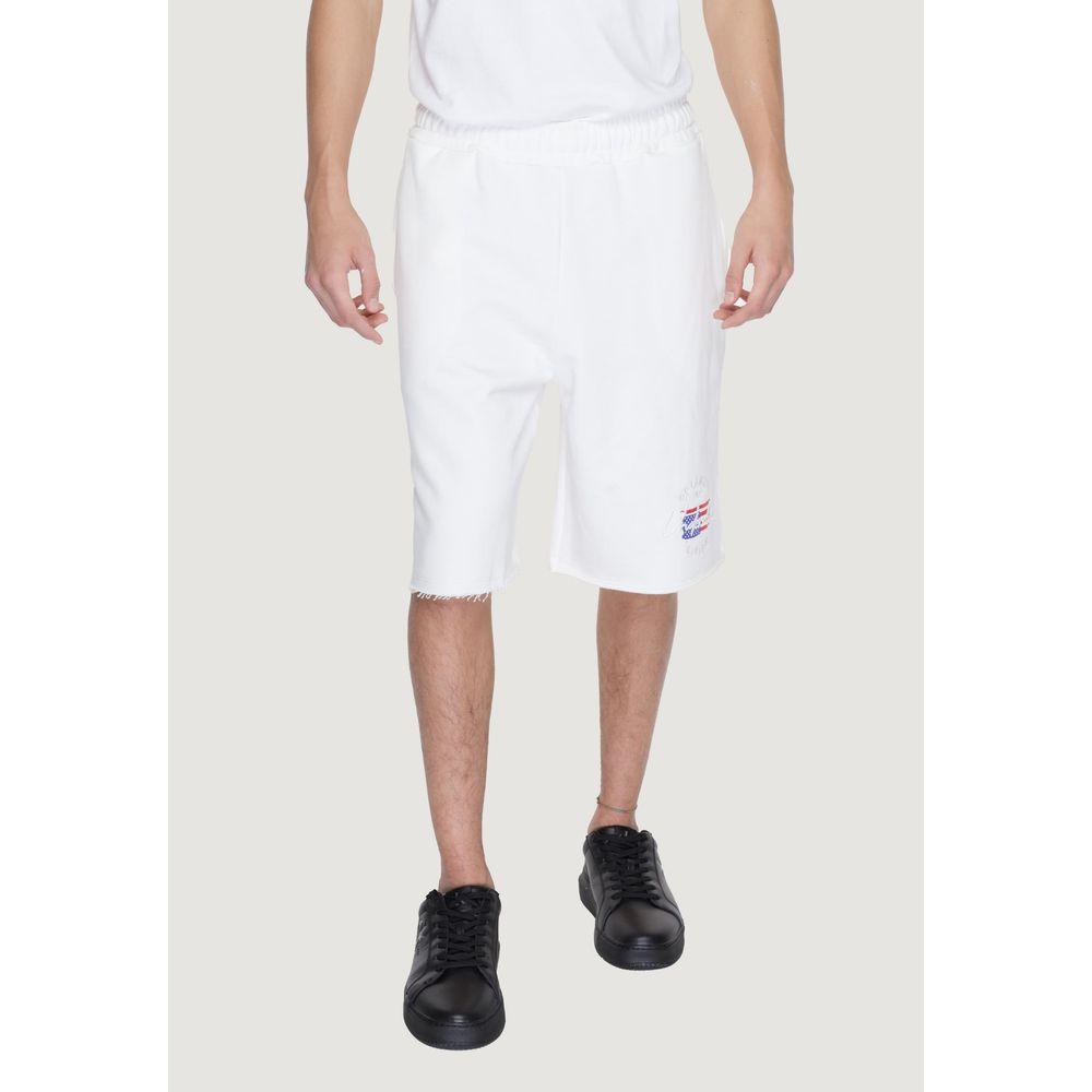 Men's white cotton Bermuda shorts from Underclub's Spring/Summer collection, featuring comfortable fit and casual style.