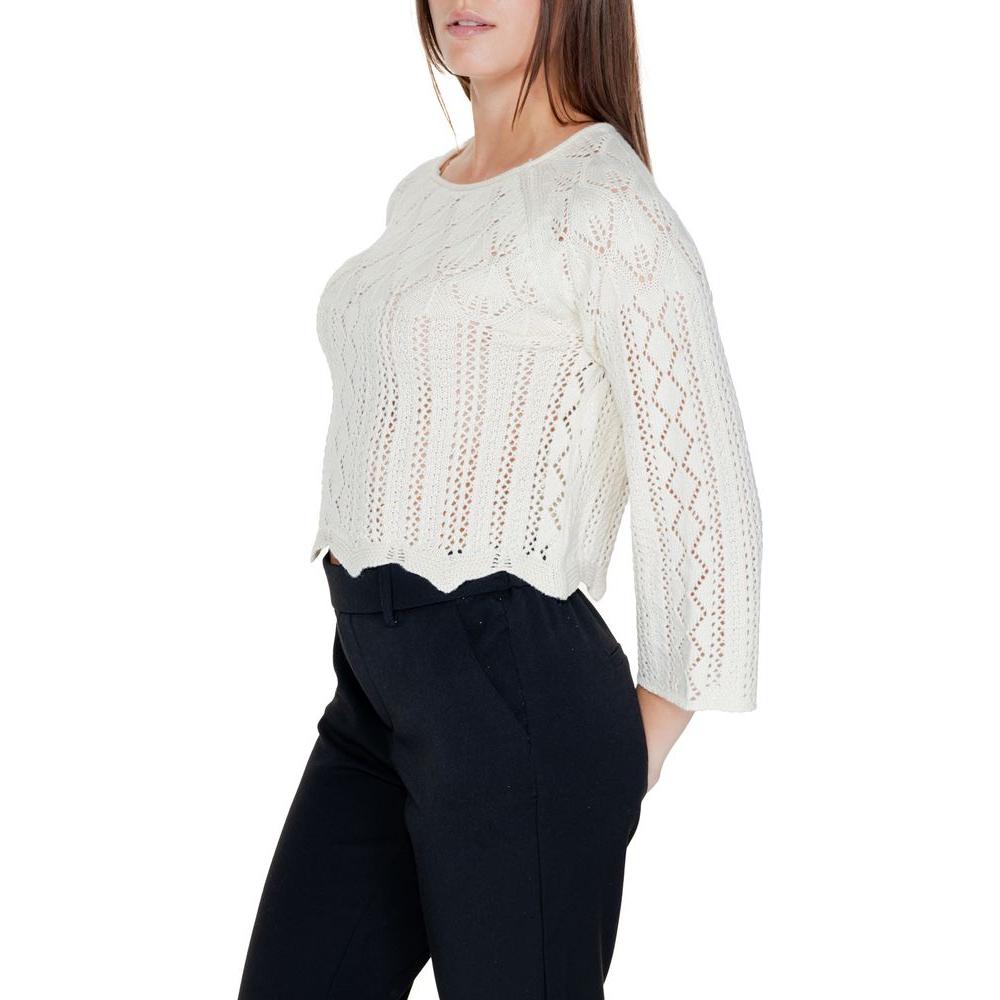 Vero Moda beige cotton top and T-shirt from the Spring/Summer collection, featuring a delicate jersey knit design.