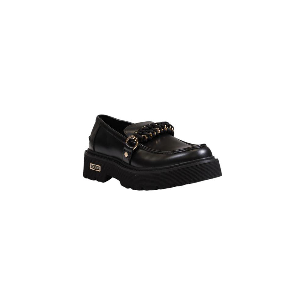 Alt Tag: Cult black leather flat shoe for women, featuring a fall/winter design with 100% leather composition and stylish chain detail.