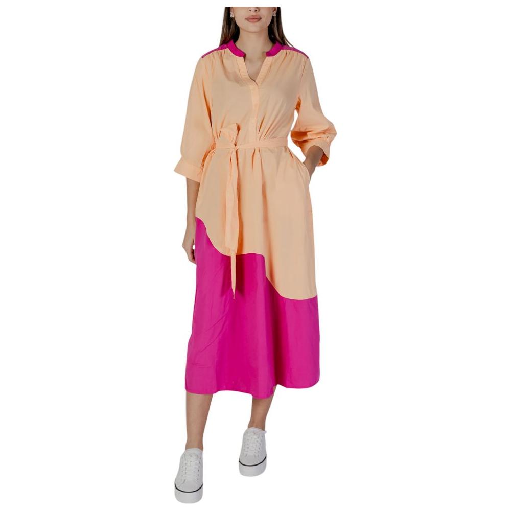 B.Young orange and pink cotton dress for women, spring/summer collection, midi length, featuring a tie waist and long sleeves.