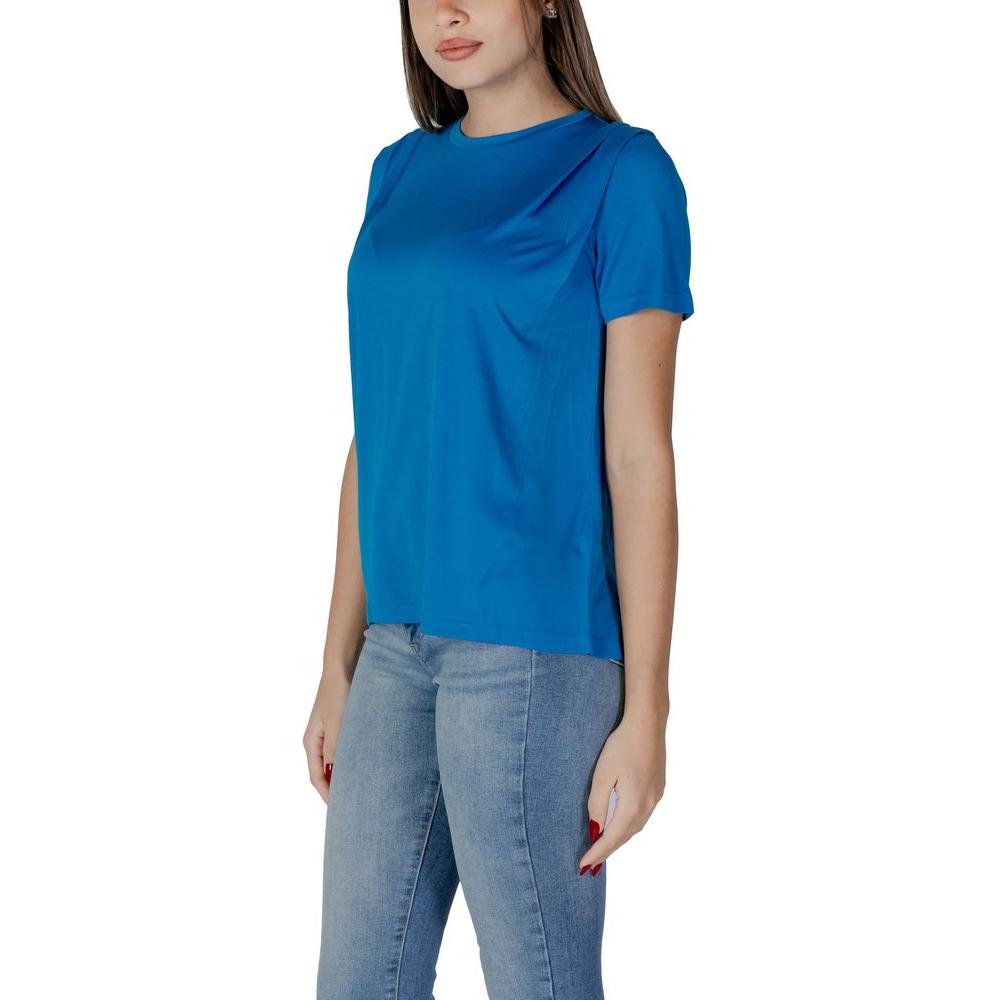 B.Young blue modal T-shirt for women, spring/summer collection, with a blend of 72% modal and 28% polyester.