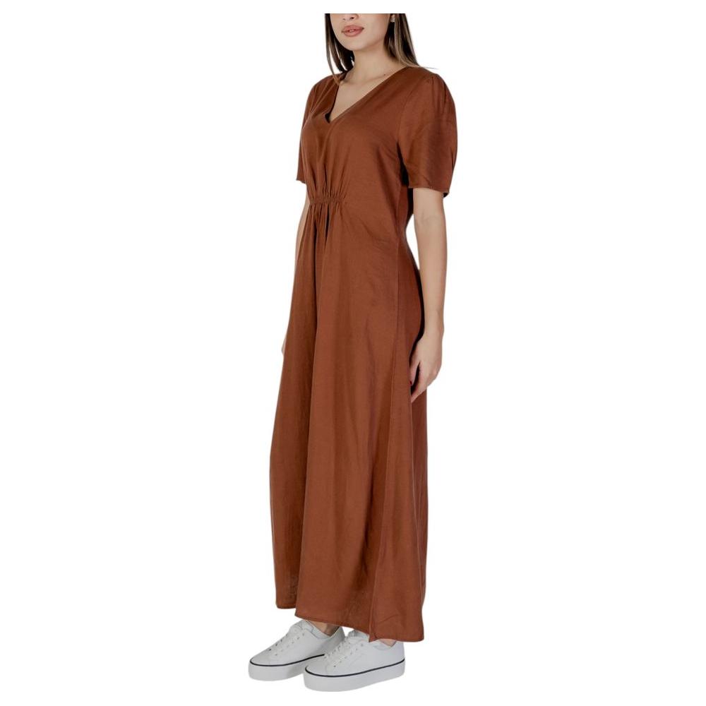 B.Young brown linen dress, spring/summer collection, women's fashion, 52% linen, 48% viscose, casual outfit.