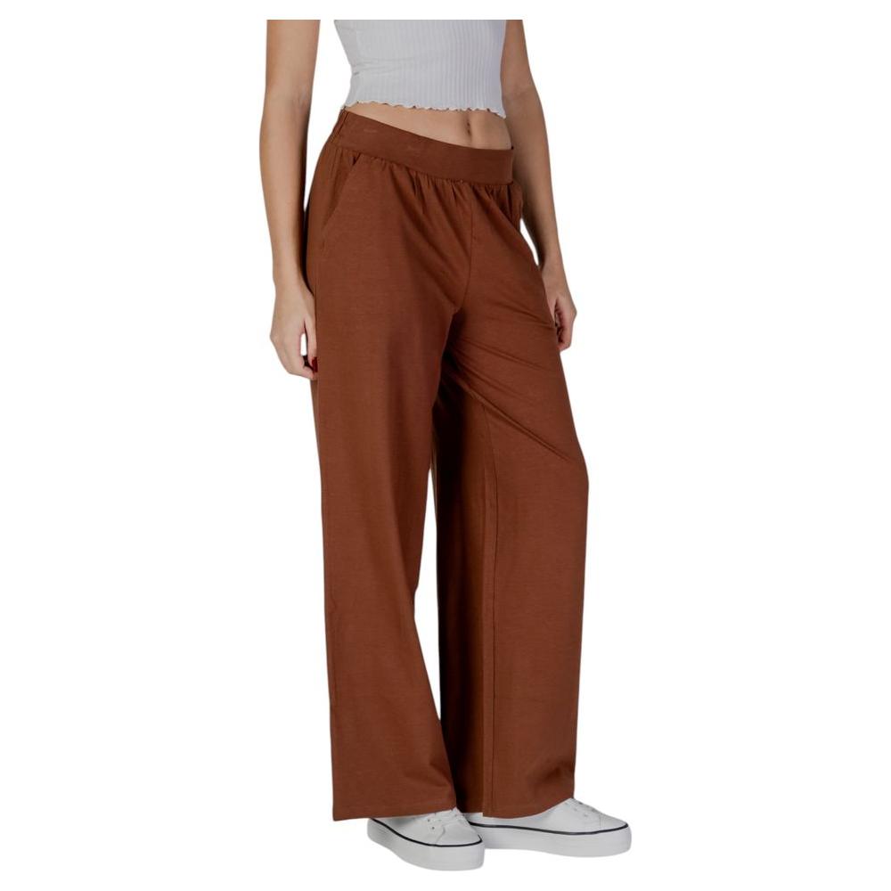 B.Young brown cotton jeans pants for women, spring/summer collection, made of 95% cotton and 5% elastane, stylish and comfortable