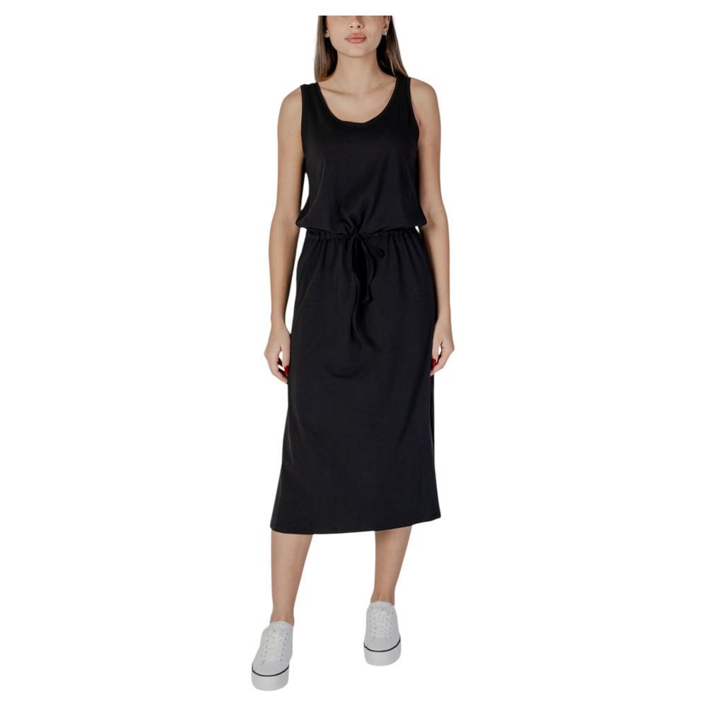 B.Young black cotton dress for women, perfect for spring and summer, featuring a comfortable fit with 95% cotton and 5% elastane.