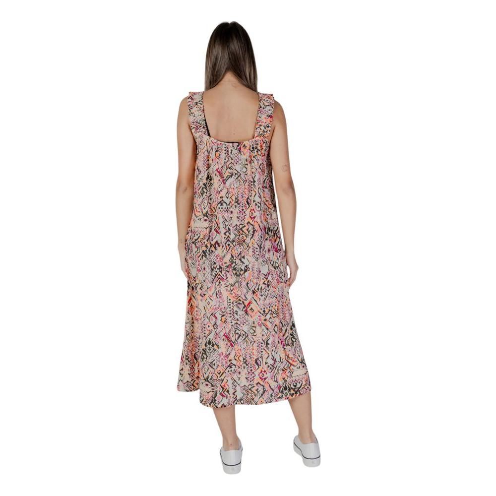 Back view of B.Young multicolor cotton dress, perfect for spring/summer. Features a vibrant pattern and sleeveless design.