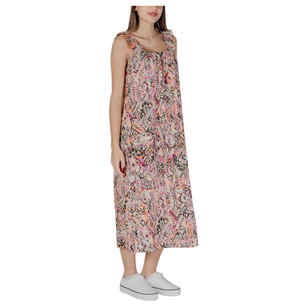 B.Young multicolor cotton dress, sleeveless and patterned, part of the women's spring/summer collection.