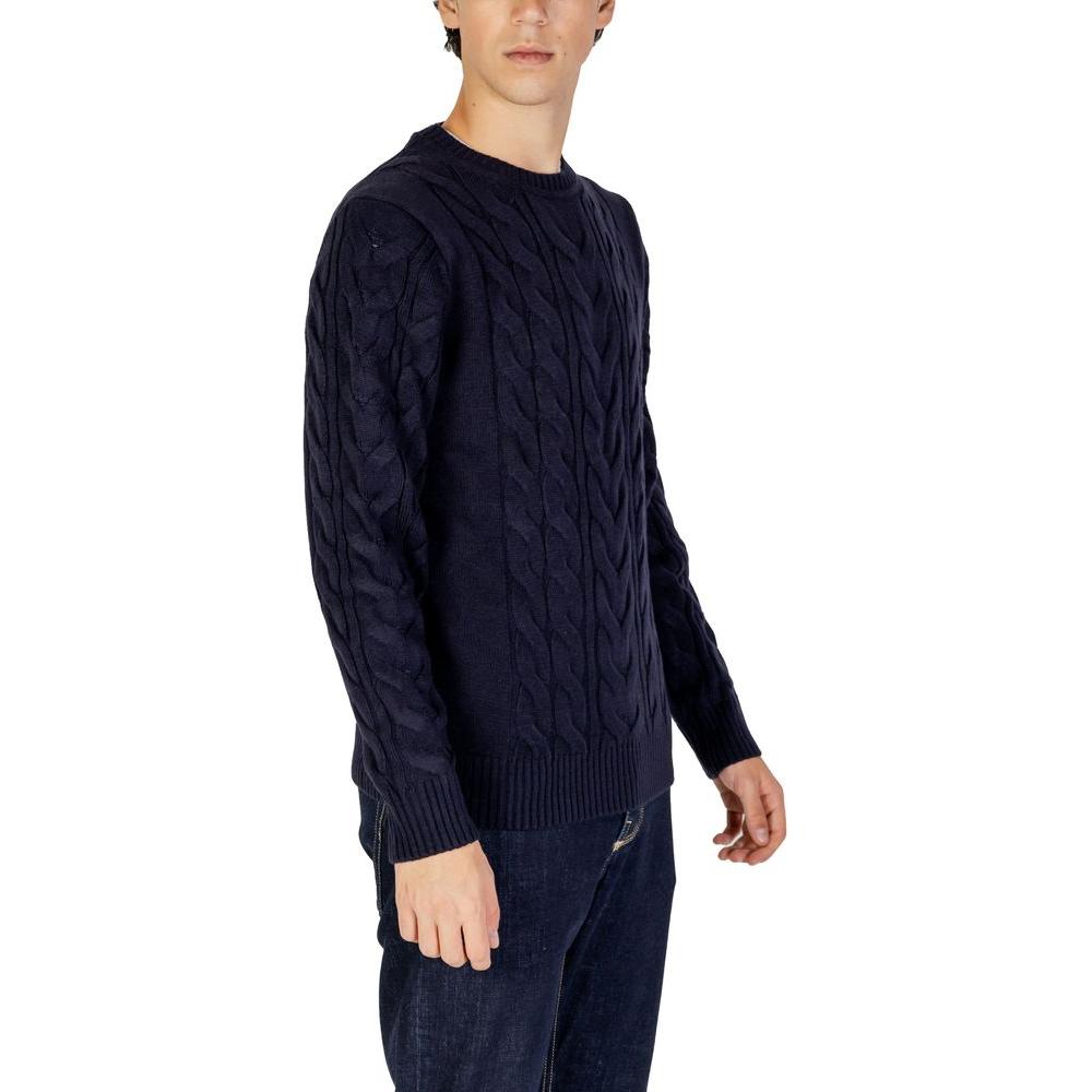 Model wearing Hamaki-Ho blue acrylic sweater, men's fall/winter knitwear, 70% acrylic, 30% nylon, casual style outfit.