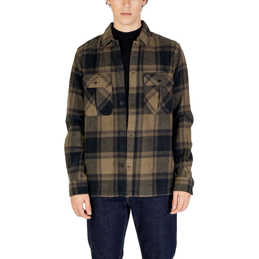 Men’s checkered shirt in brown and black plaid pattern, fall/winter collection, cotton blend, two chest pockets, model wearing jeans