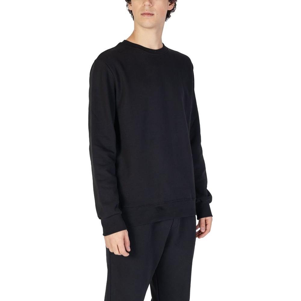Black cotton men's sweatshirt from Underclub's Fall/Winter collection, made of 100% cotton, comfortable and stylish for cold seasons.