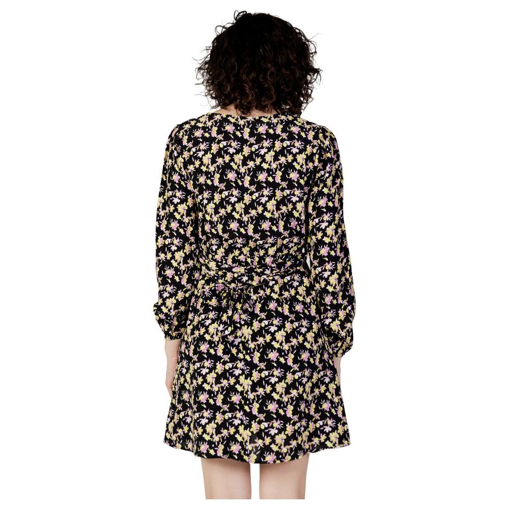 Back view of Jacqueline De Yong black viscose dress, autumn/winter women's short dress with floral pattern.
