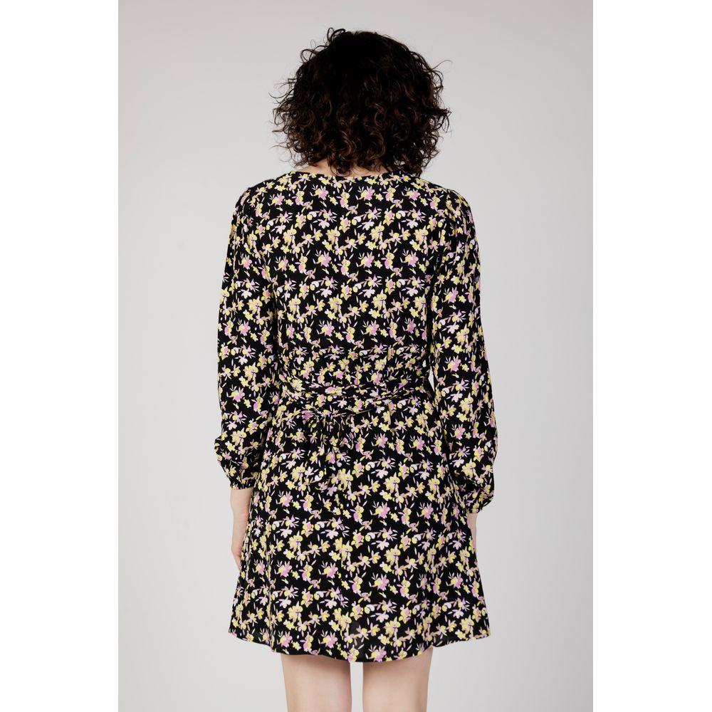 Back view of a Jacqueline De Yong black dress with floral pattern, 100% viscose, suitable for autumn/winter collection.