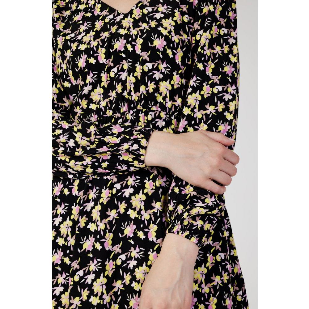 Jacqueline De Yong black viscose dress with floral print, women's short dress, perfect for autumn/winter fashion.