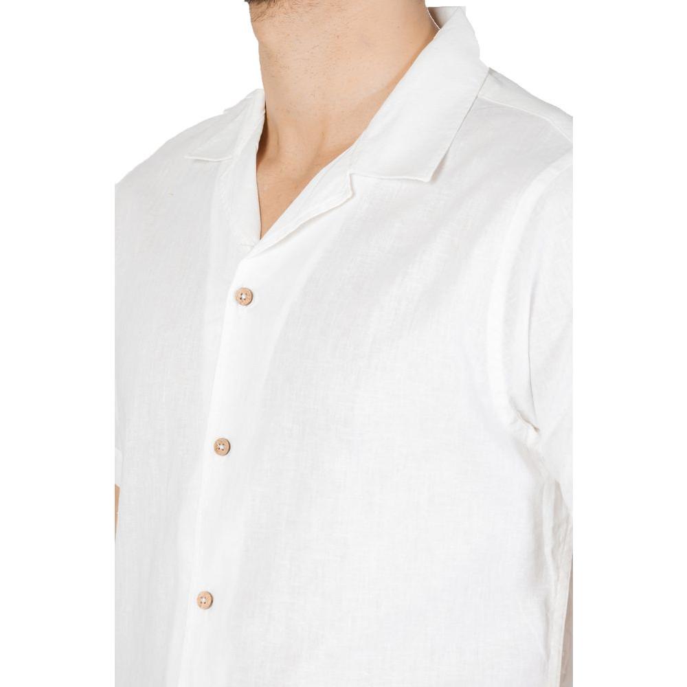 Hamaki-Ho men's white linen shirt, short-sleeved, spring/summer collection, 55% linen, 45% cotton blend, close-up of collar and buttons.
