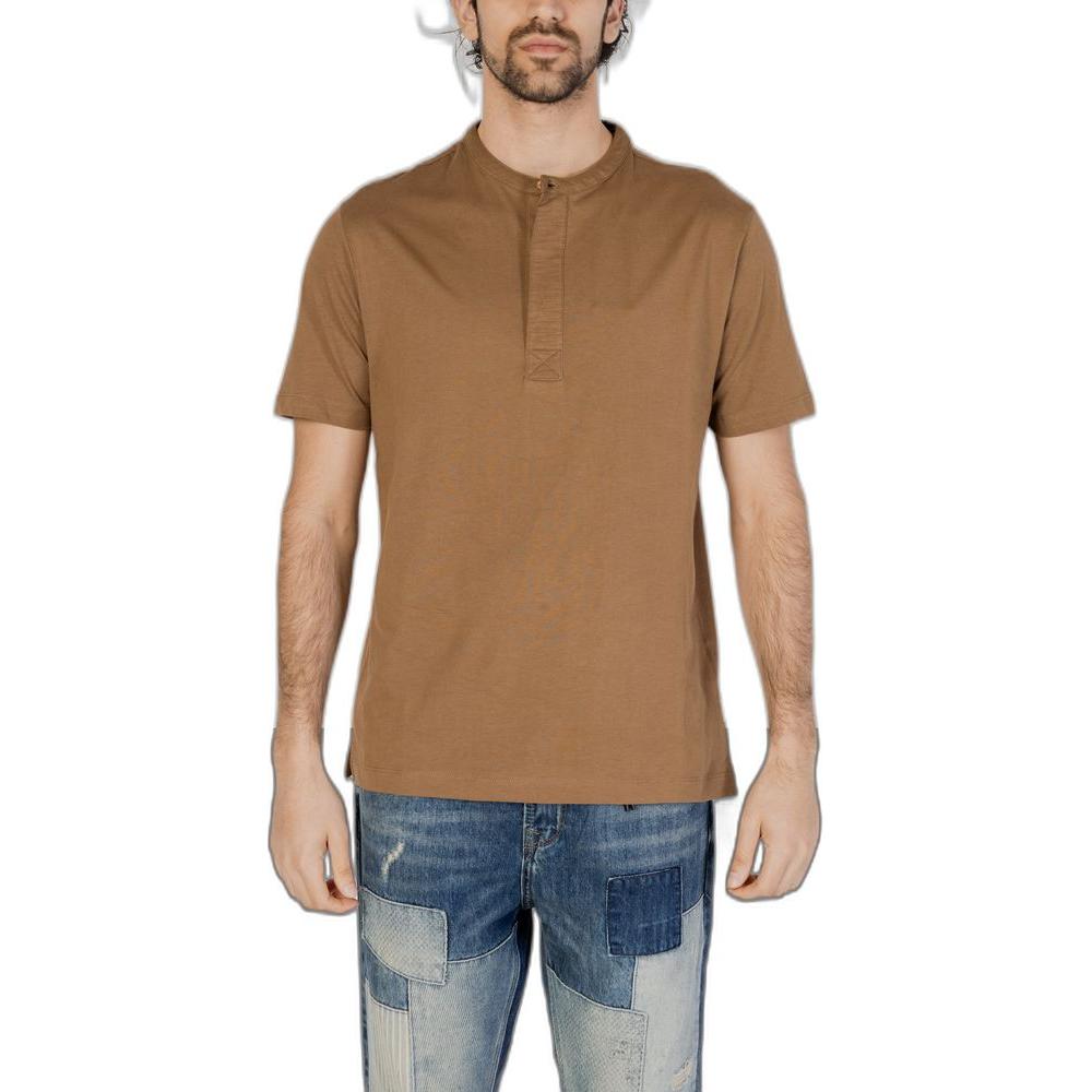 Men's brown T-shirt from Hamaki-Ho, short sleeve, 100% cotton, part of the Spring/Summer collection, worn by a male model.