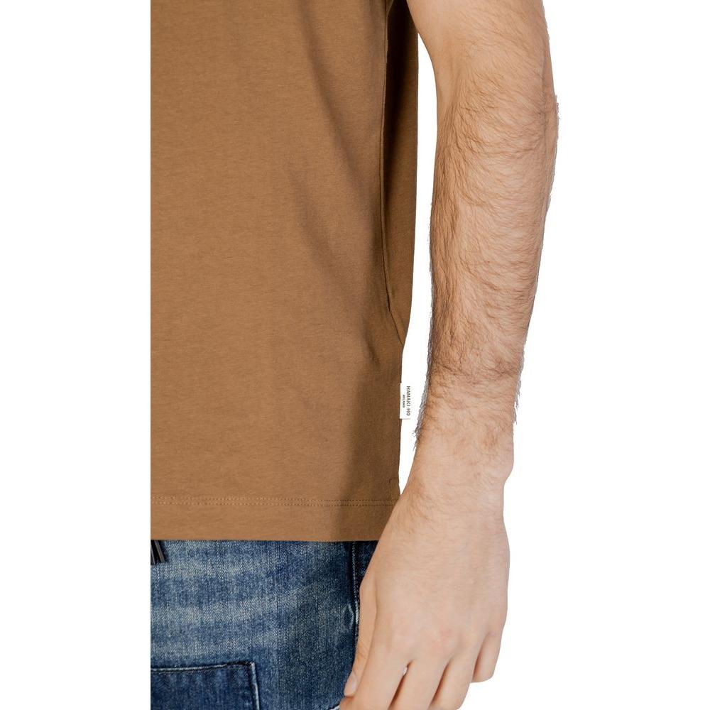 Side view of a person wearing a brown cotton t-shirt paired with blue denim jeans, showcasing casual spring-summer fashion.