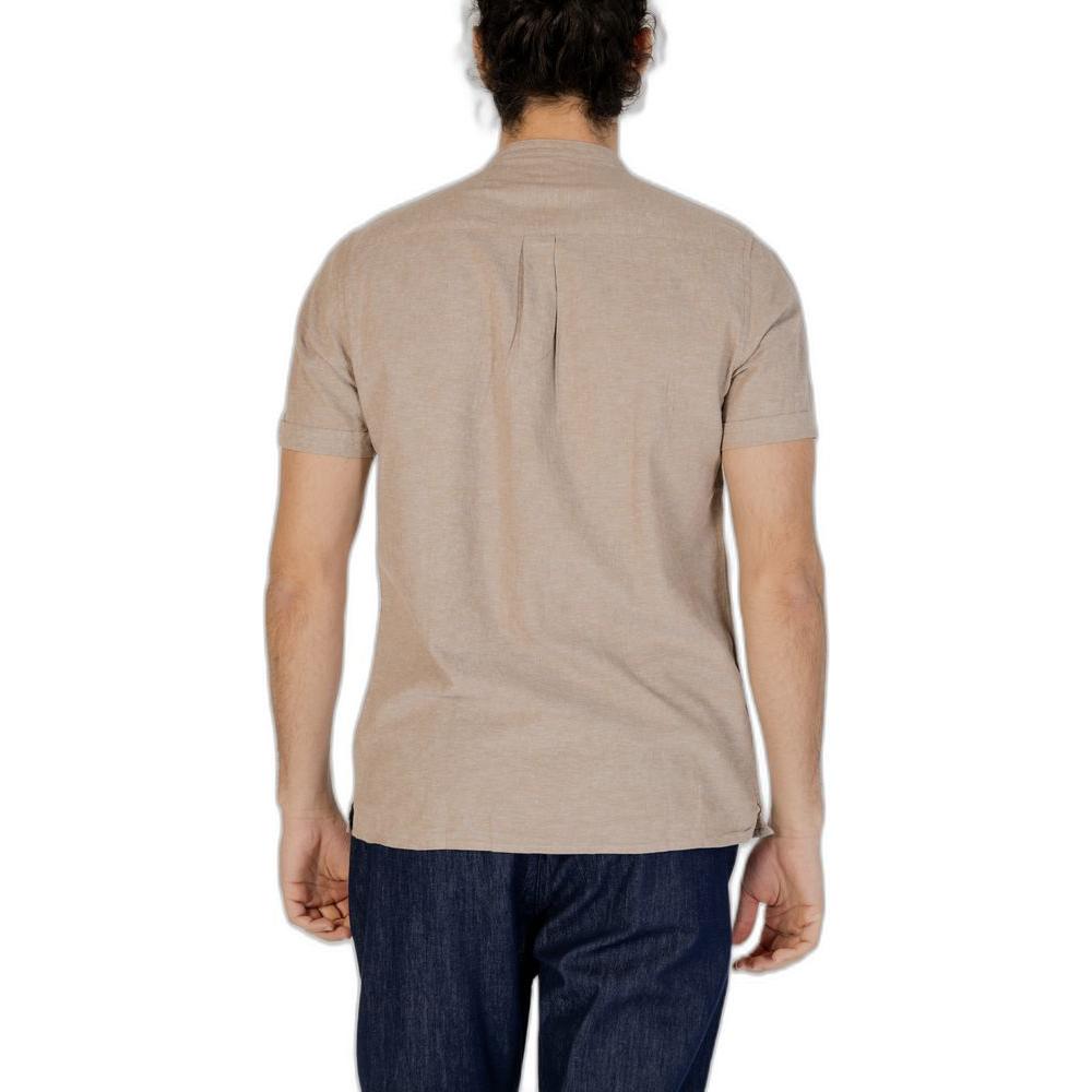 Back view of men's Hamaki-Ho beige short-sleeved linen shirt, part of the spring/summer collection. 55% linen, 45% cotton blend.