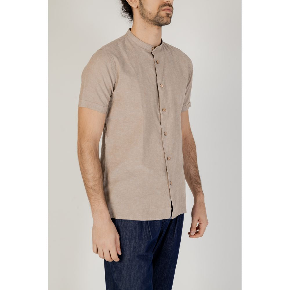 Men's beige short-sleeved linen shirt by Hamaki-Ho, ideal for spring/summer, made of 55% linen and 45% cotton.
