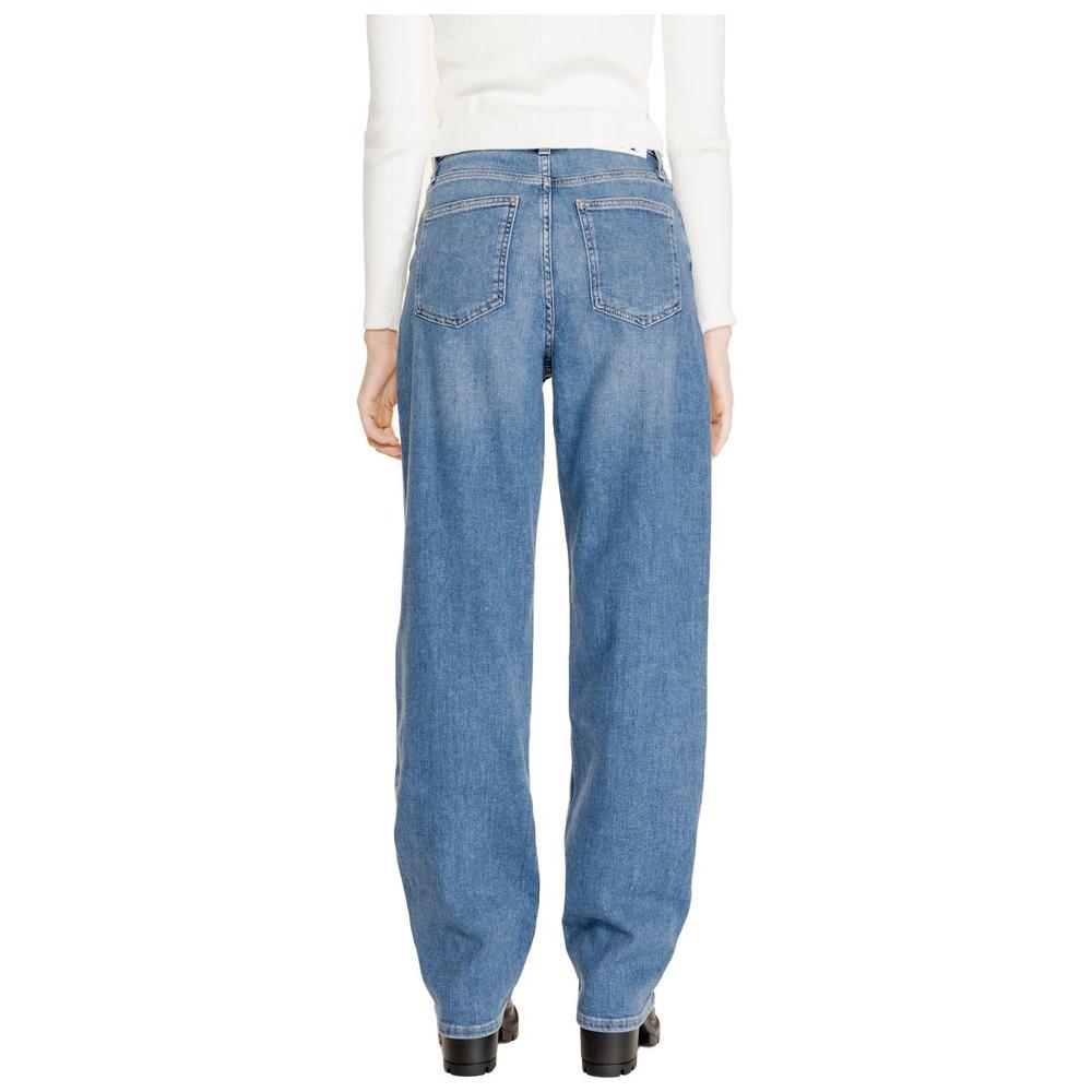 Back view of women's Calvin Klein blue jeans, Fall/Winter collection, 99% cotton, relaxed fit.