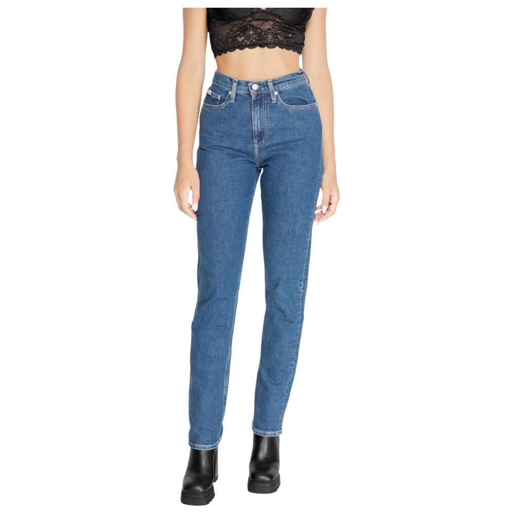 Woman wearing Calvin Klein blue slim jeans, fall/winter collection, made from 79% cotton and recycled materials.