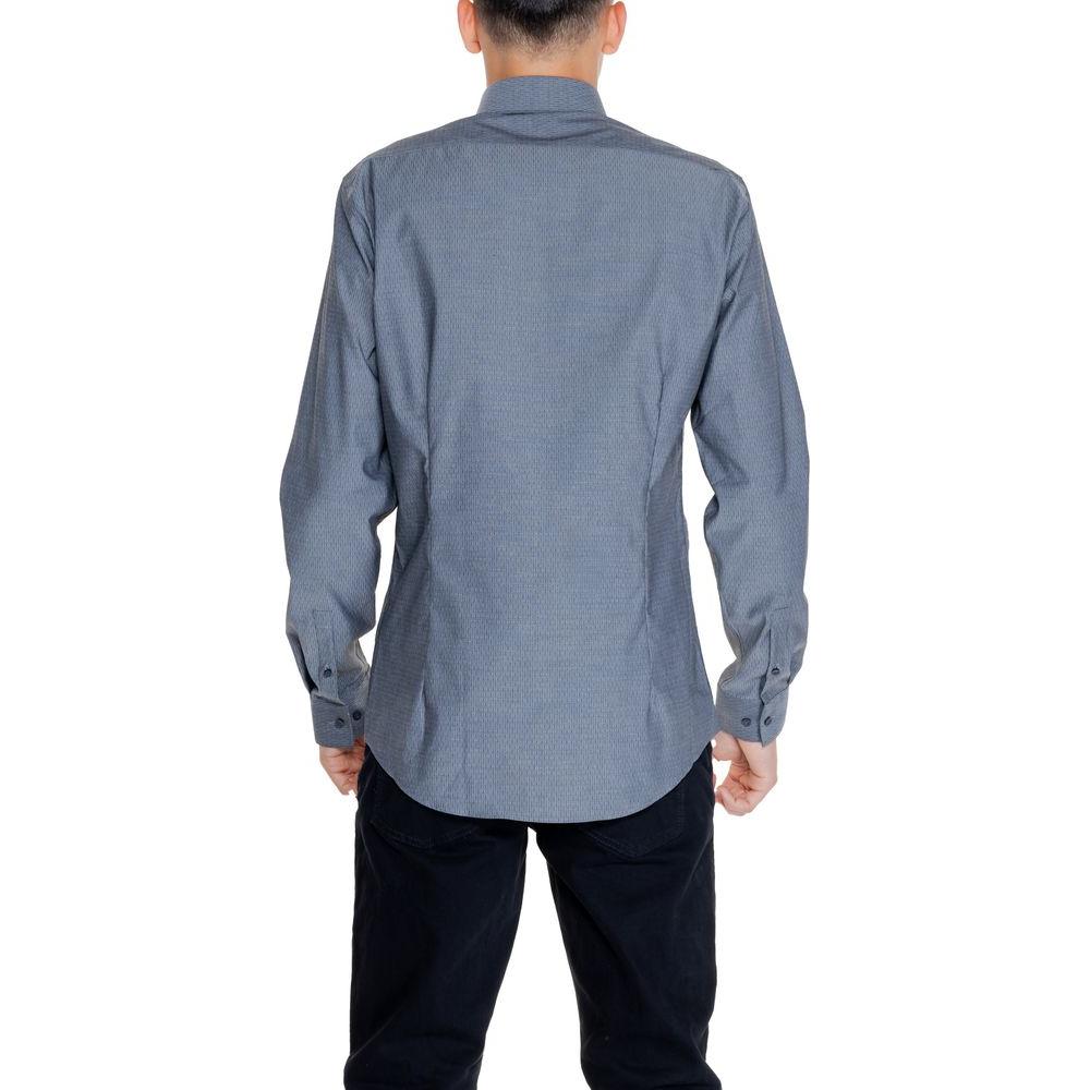 Back view of a man wearing a Calvin Klein black cotton shirt, showcasing its tailored fit and comfortable design.