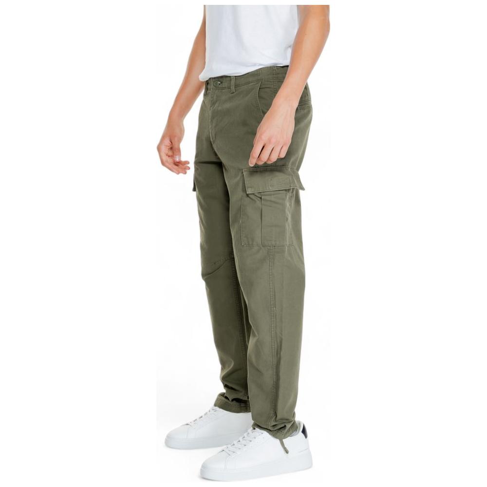Men's Jack & Jones green cotton cargo pants, fall/winter collection, 100% cotton, side view, casual wear with white sneakers.