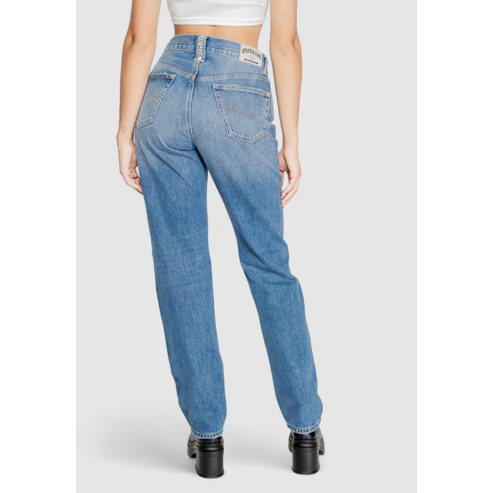 Rear view of Replay blue cotton jeans and pant, women's fall/winter collection, 100% cotton, stylish fit, showcased on model.