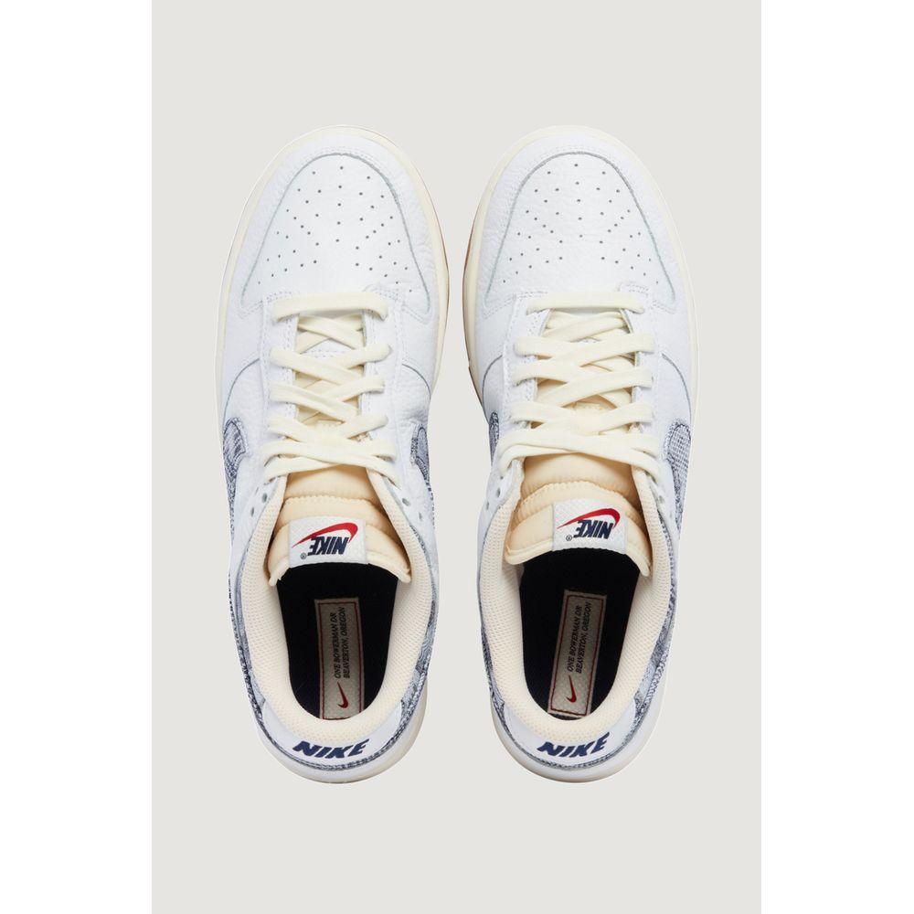 Top view of Nike blue leather women's sneakers, part of the Autumn/Winter collection, with white and blue design, 1 cm heel.