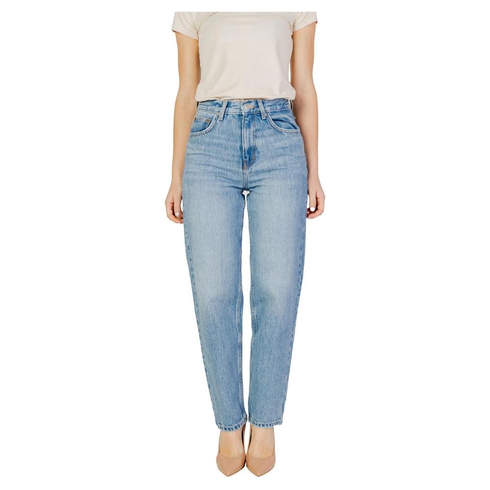 Women's light blue cotton jeans, autumn-winter collection, 80% cotton, 20% recycled. Casual wear.