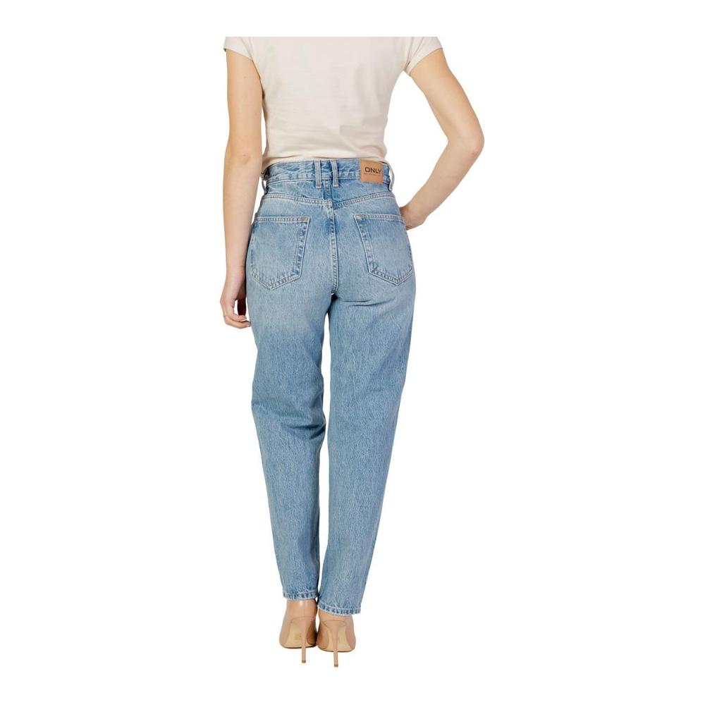 Back view of women's light blue cotton jeans, autumn/winter collection, made of 80% cotton and 20% recycled cotton.