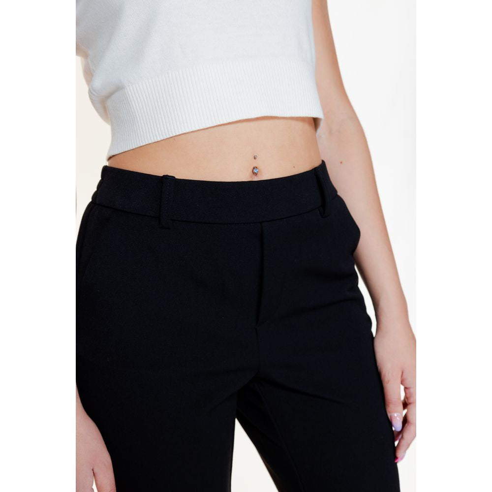 Vero Moda women's black polyester pants, spring/summer collection, showcasing a stylish and comfortable fit for versatile wear.
