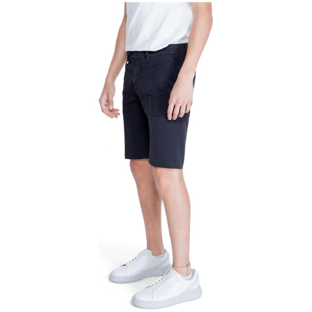 Antony Morato black cotton shorts for men, featuring Bermuda style and elastic comfort, perfect for casual wear.