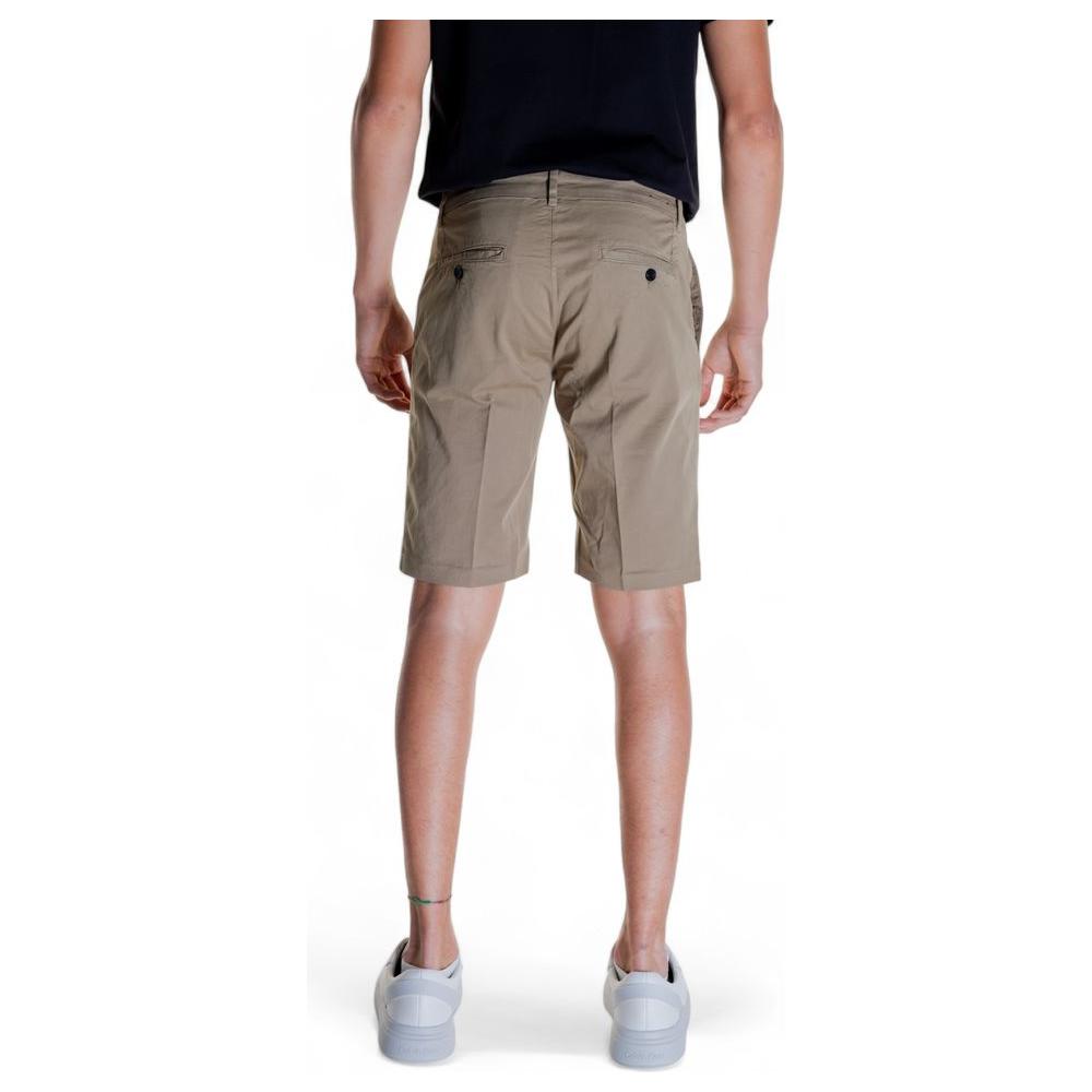 Back view of Antony Morato beige cotton shorts for men, featuring pockets and elastic blend, ideal for casual summer wear.