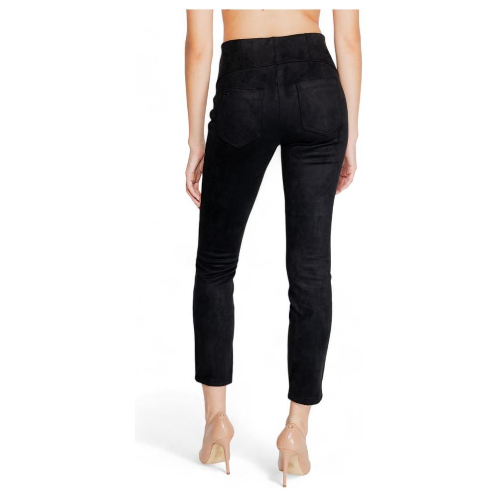 Alt Tag: Back view of Street One women's black polyester jeans, part of the Fall/Winter collection, featuring 90% polyester and 10% elastane.