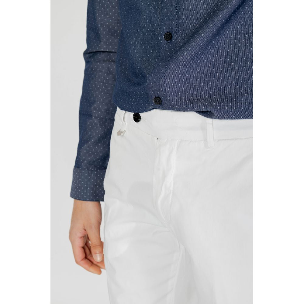Antony Morato cream cotton skinny pants, perfect for spring/summer, made of 98% cotton and 2% elastane, close-up view