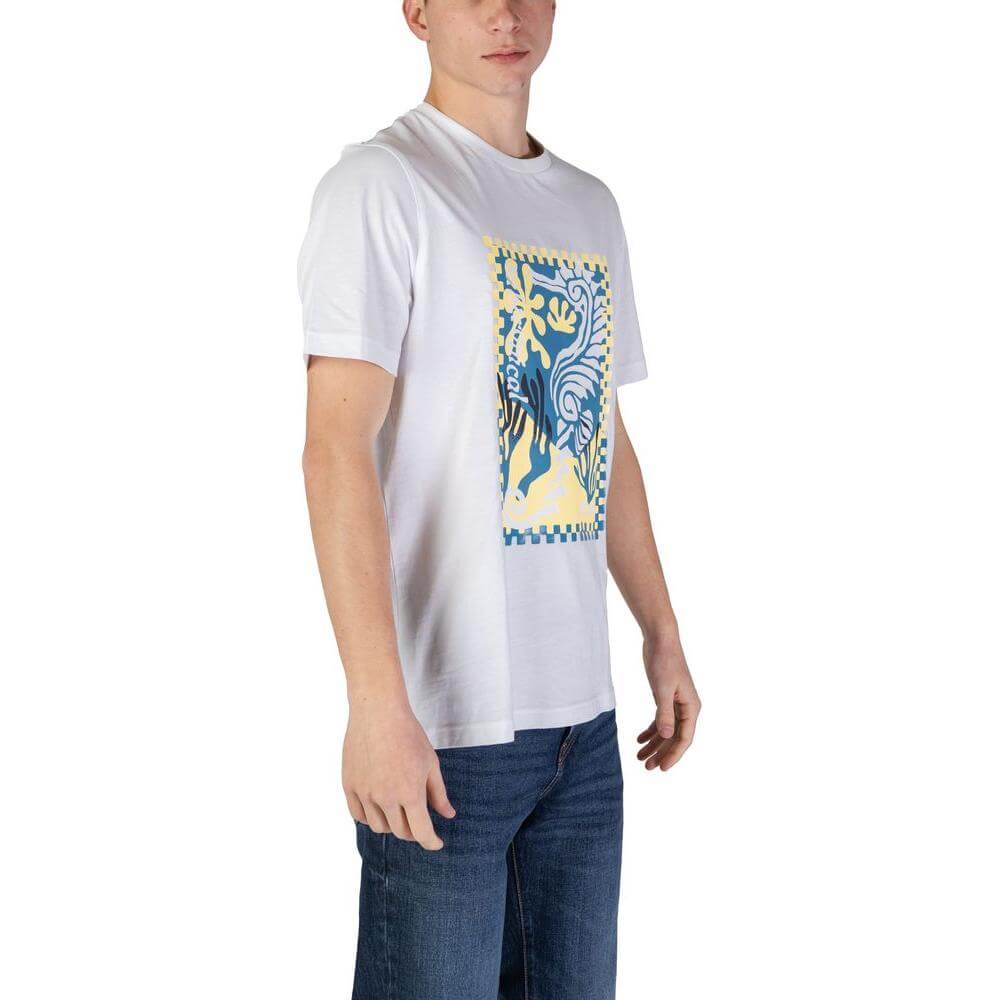 Men's Hugo Boss white cotton T-shirt with graphic print, short-sleeved, part of Fall/Winter collection, 100% cotton.
