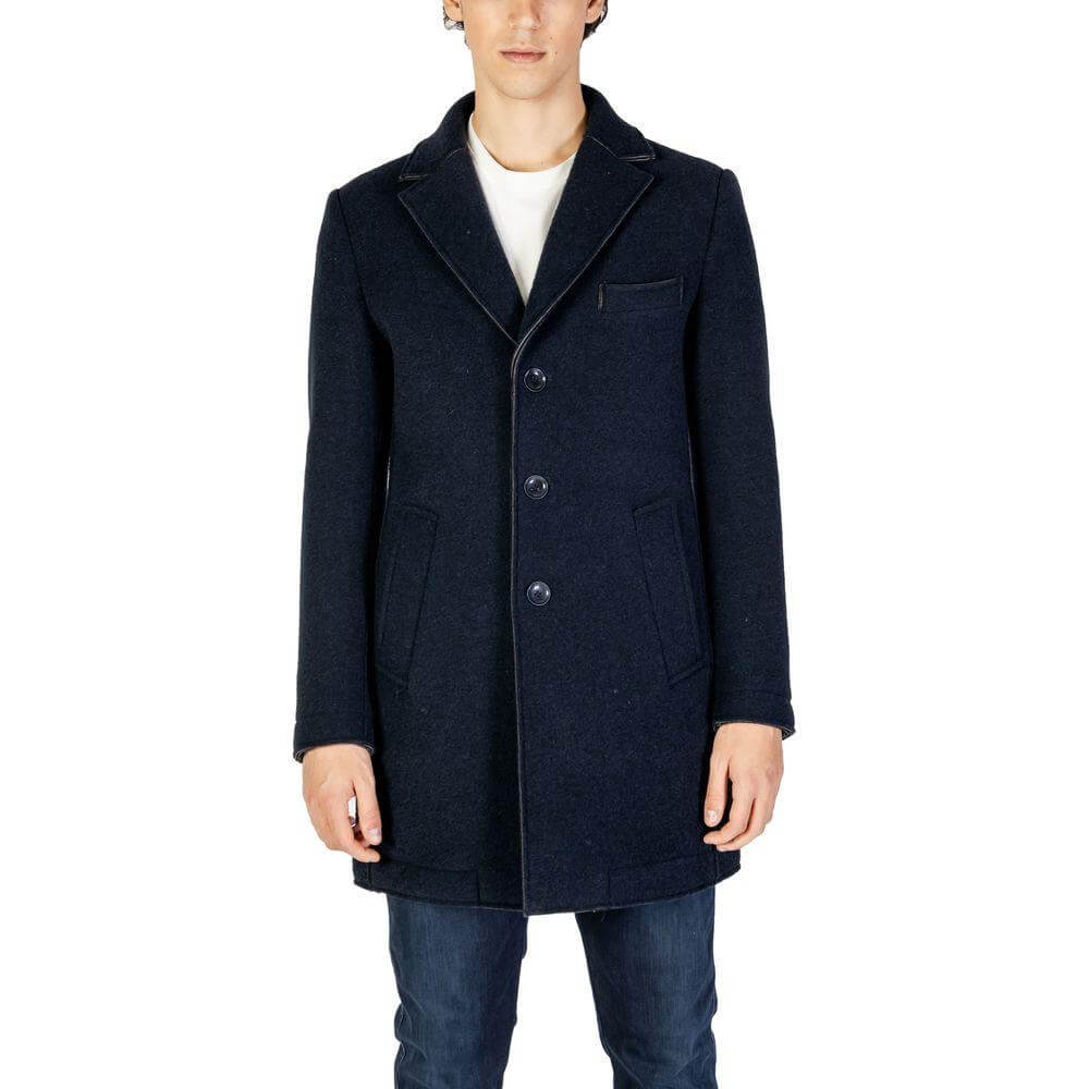 Alt Tag: Hydra Clothing blue wool jacket for men, part of the fall/winter collection, made of 50% wool. Stylish and warm outerwear.