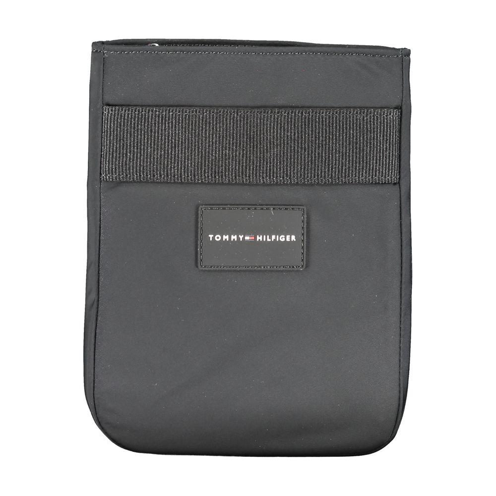 Tommy Hilfiger black shoulder bag with logo, adjustable strap, recycled polyester, external and internal pockets, zip closure.