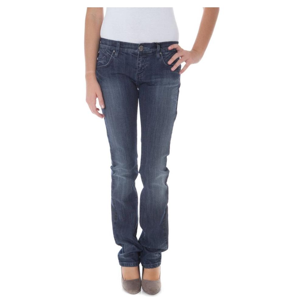 Woman wearing Phard Blue Cotton Jeans with narrow leg and faded effect, featuring 5 pockets and low rise fit.