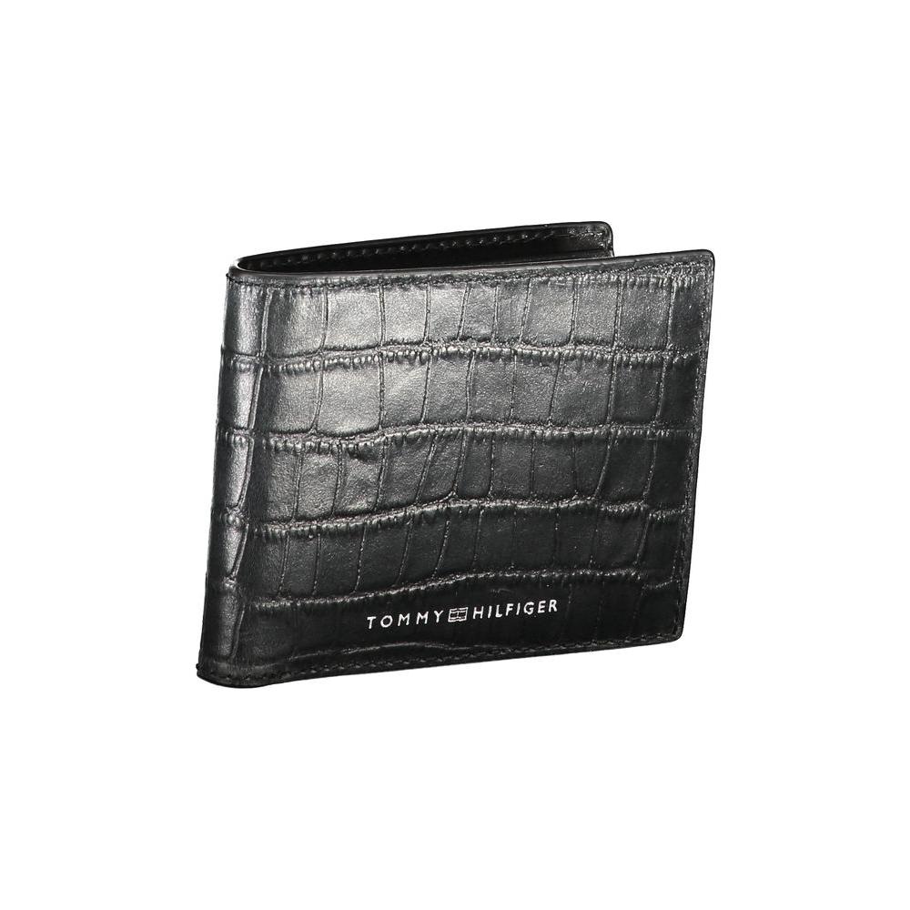 Tommy Hilfiger black leather wallet with double card spaces, featuring contrast details and logo.