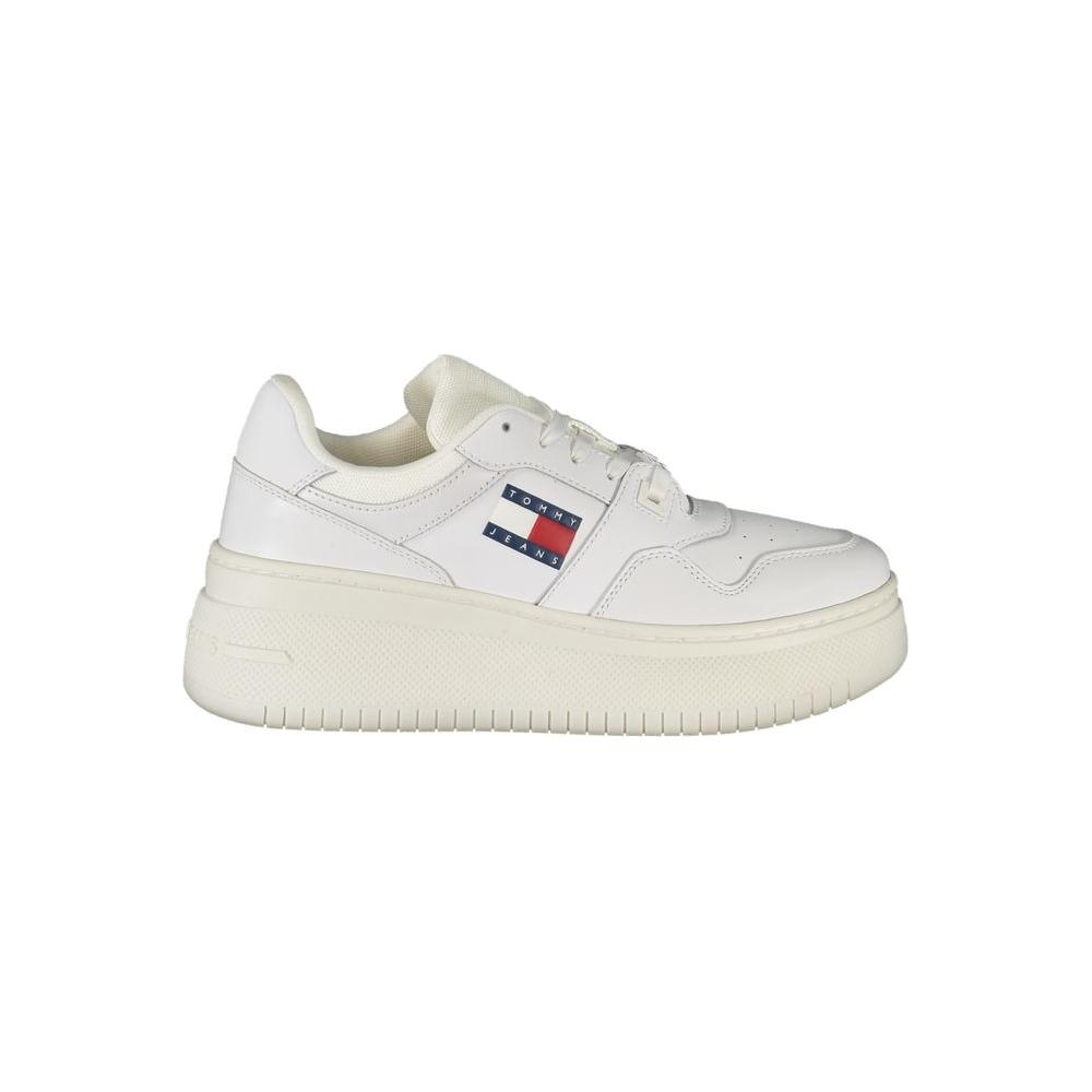Tommy Hilfiger white leather women's sneaker with a 5cm high sole and iconic logo, offering style and comfort for trendsetters.