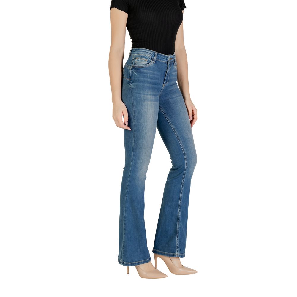 Woman wearing Liu Jo blue cotton jeans with bootcut flared design and high waist, perfect for an elegant and comfortable casual look.