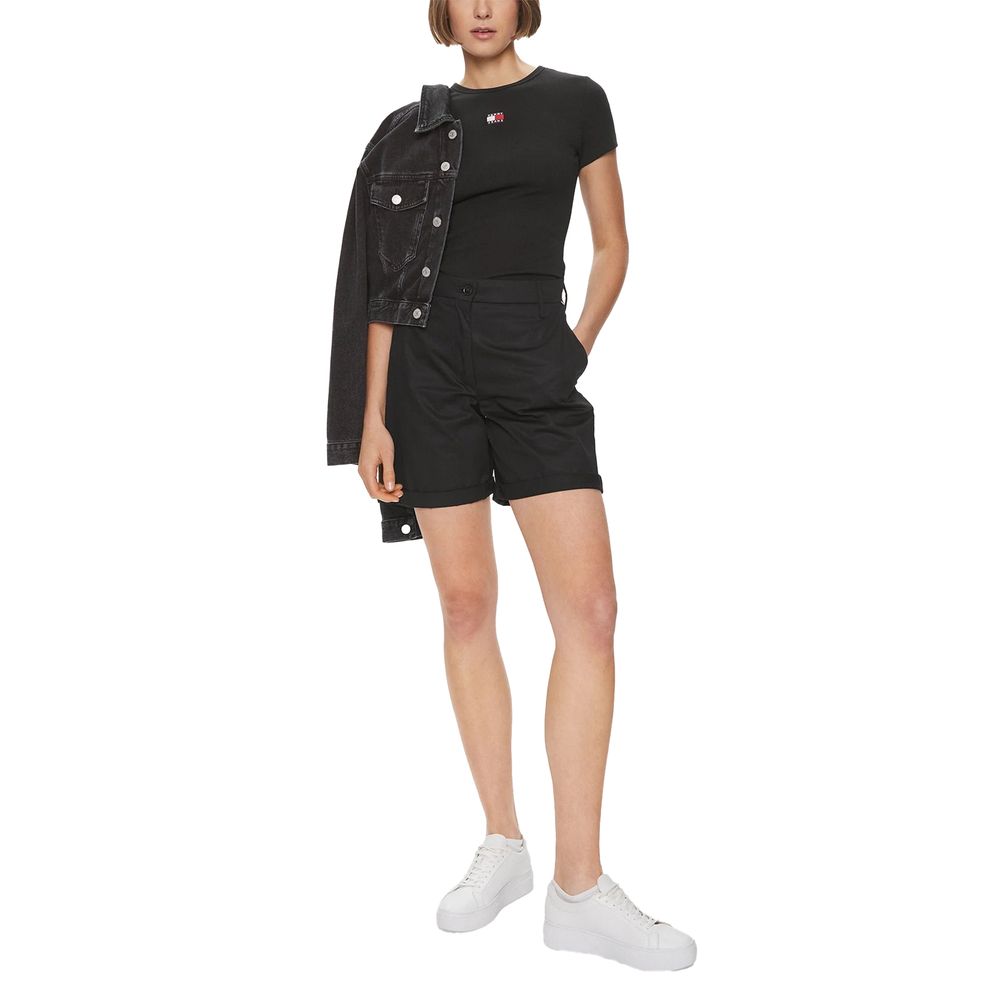 Tommy Hilfiger women's black cotton T-shirt, autumn/winter collection, 95% cotton, styled with denim jacket and white sneakers.