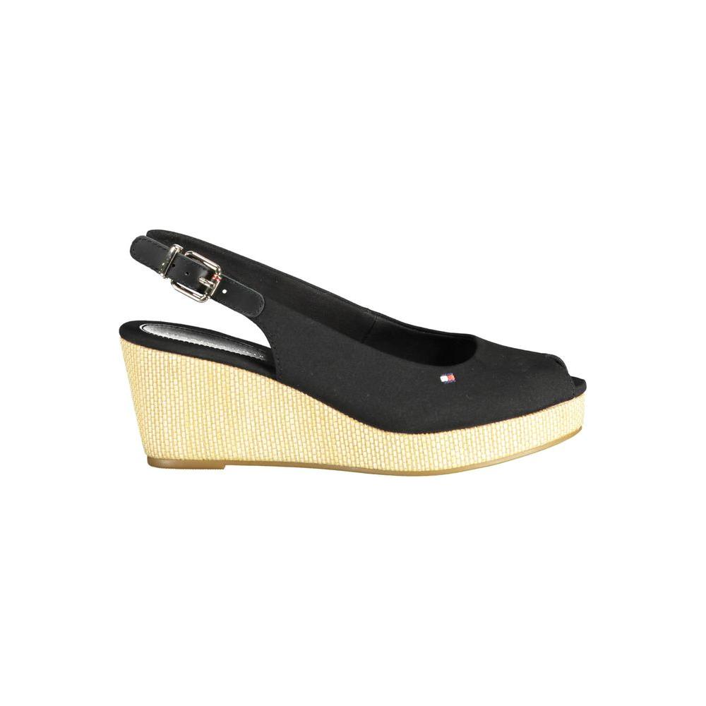 Tommy Hilfiger black leather women’s sandal with ankle buckle and logo. 7 cm heel for chic daytime or evening wear.