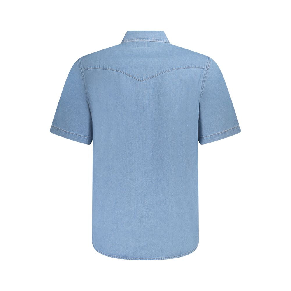 Wrangler light blue cotton men's shirt featuring automatic fastenings and two pockets, showcasing the classic Western style.