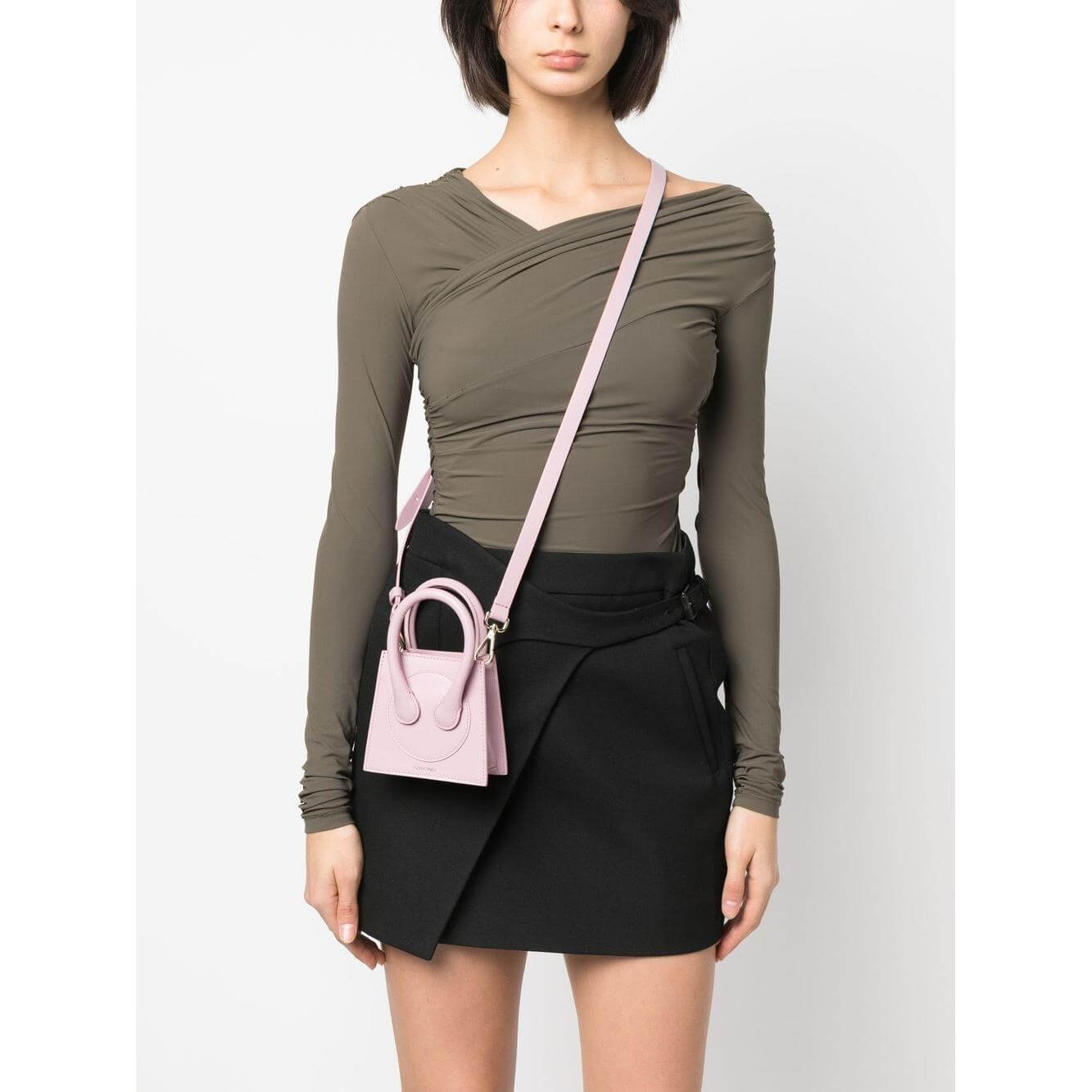 Front view with bag zipped and handles upright.