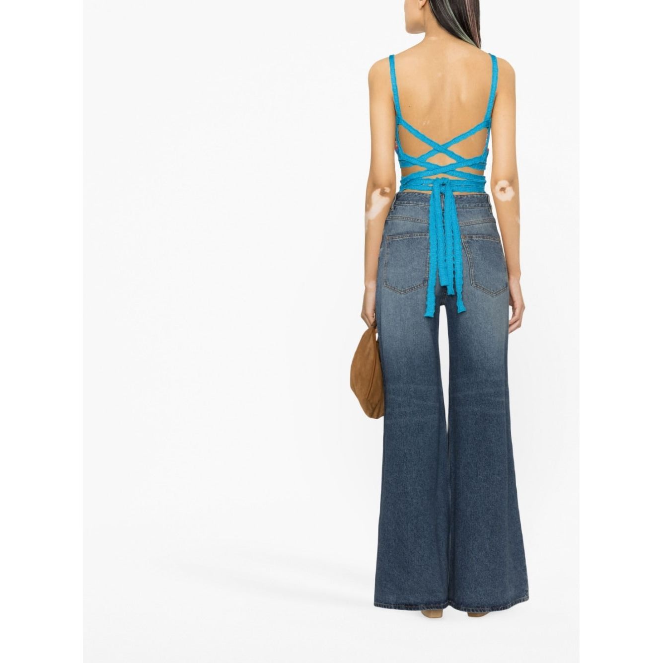 Front view with bag zipped and handles upright.