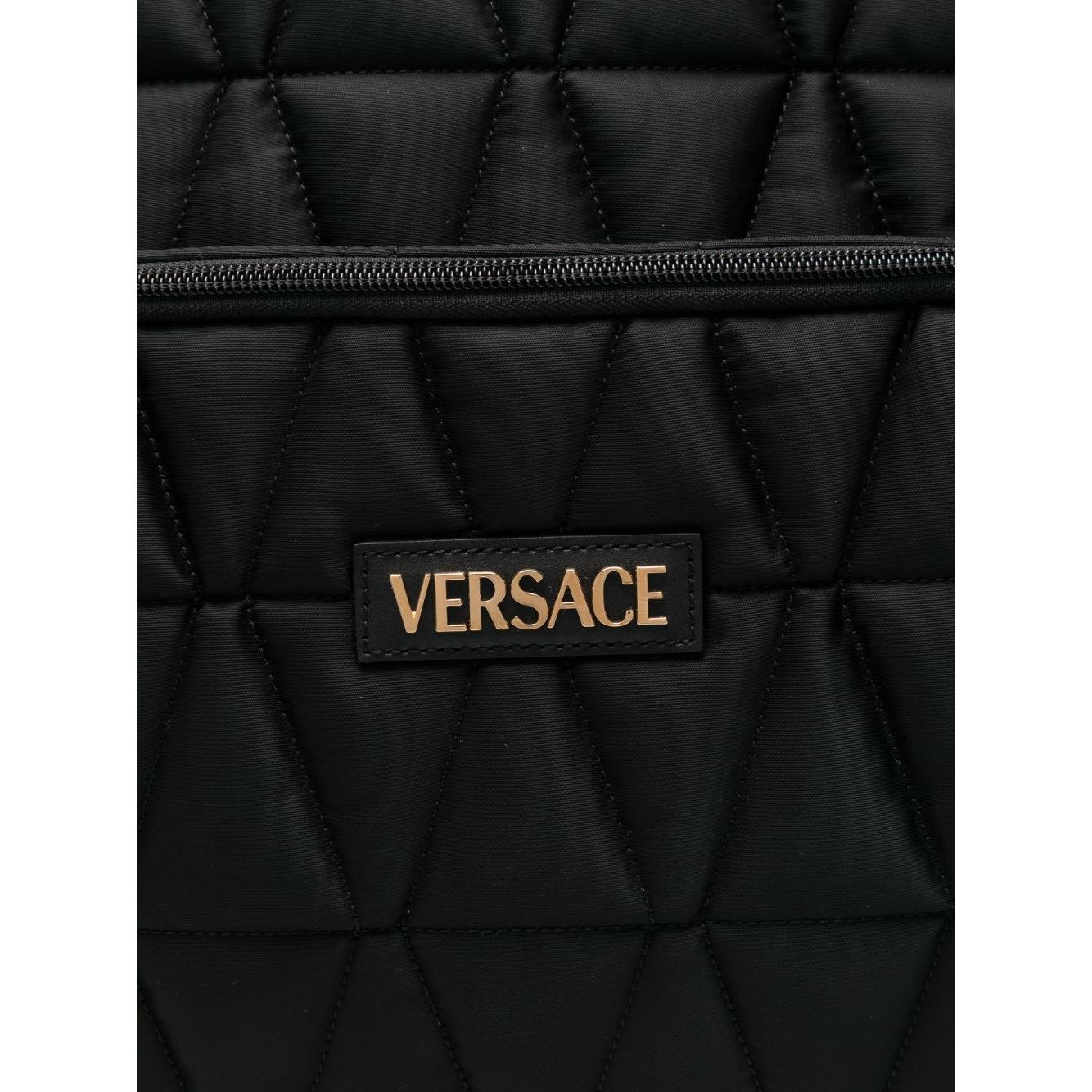 Front view with bag zipped and handles upright.